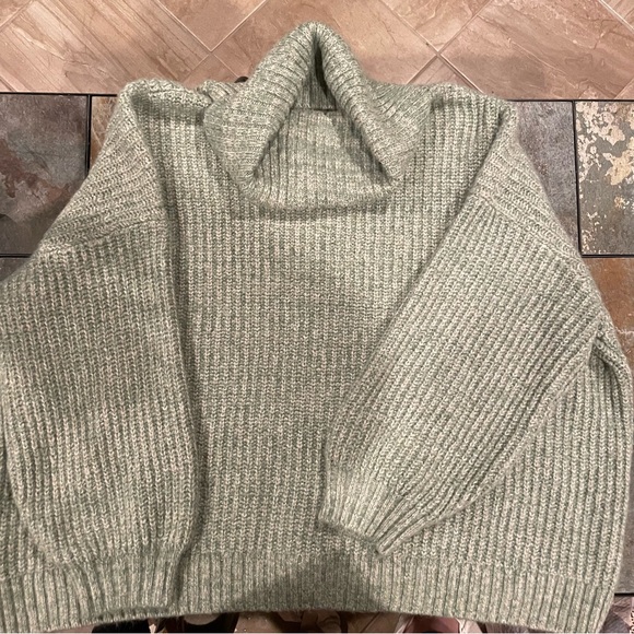 Old Navy Sweaters - Old Navy Plus Size Cowl Neck Sweater
